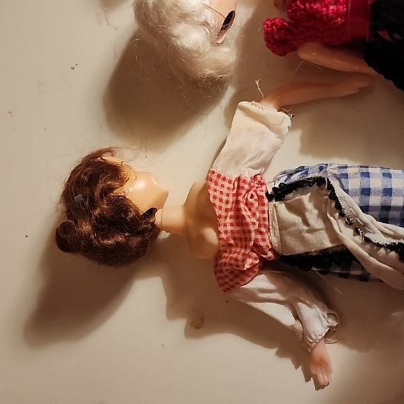 VINTAGE ASSORTMENT OF PLASTIC & RUBBER DOLLS. - Picture 2 of 6